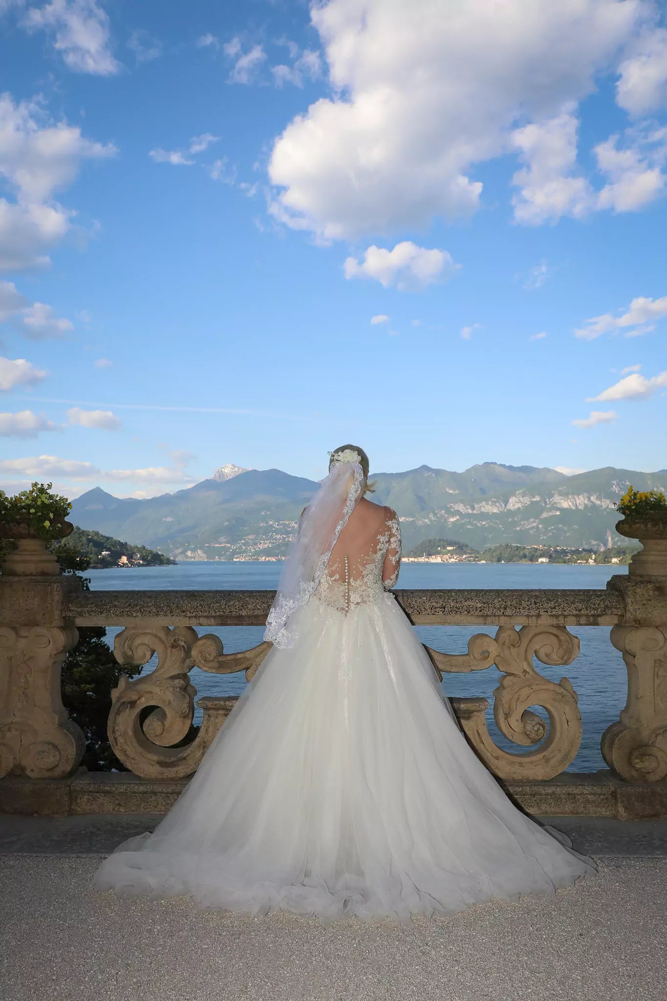 Elegant wedding photography at Villa del Balbianello overlooking Lake Como.